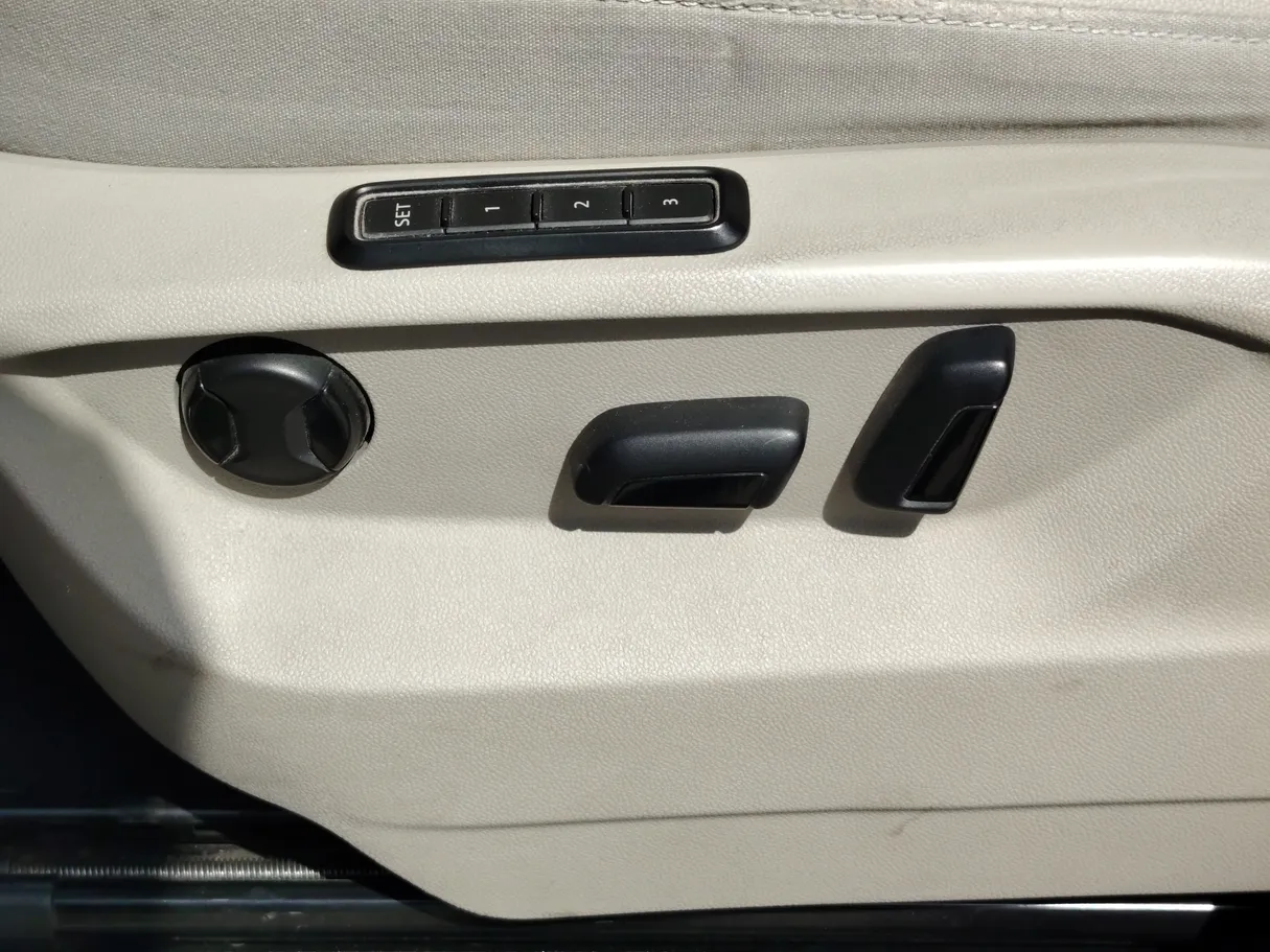 Car image 33