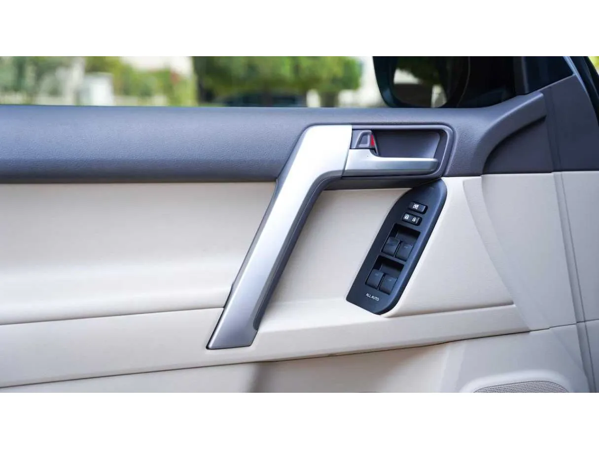 Car image 24
