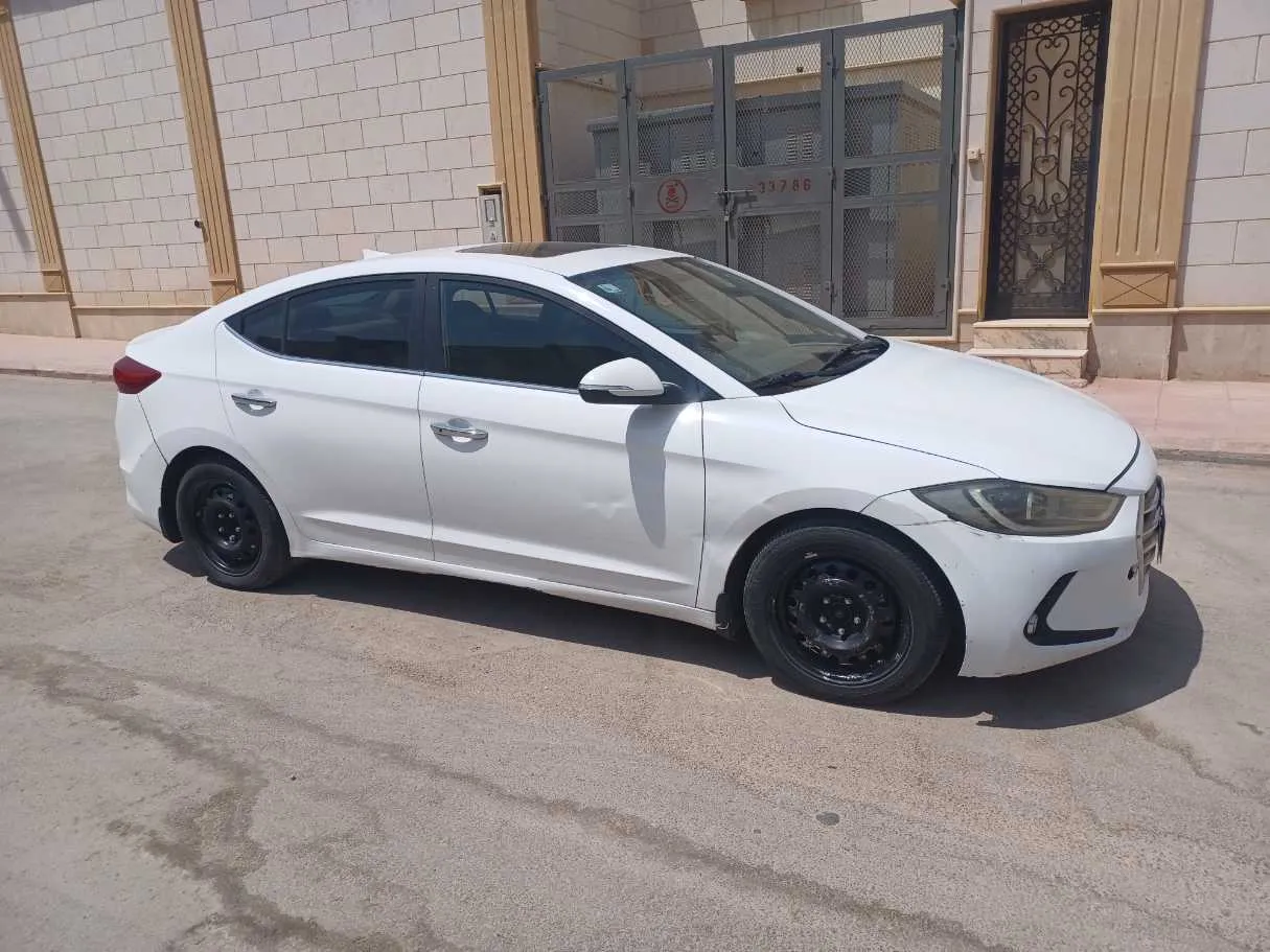 Car image 4