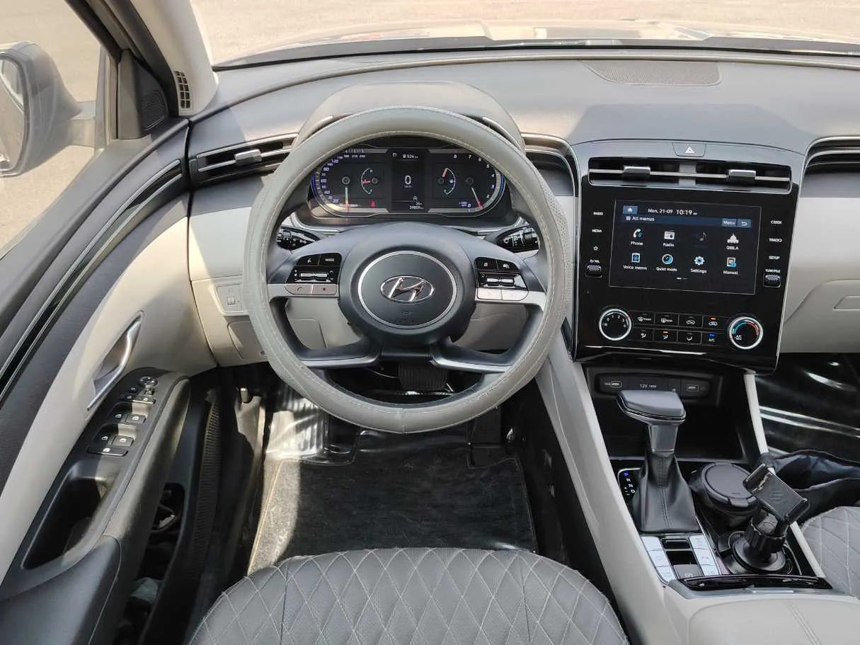 Car image 26