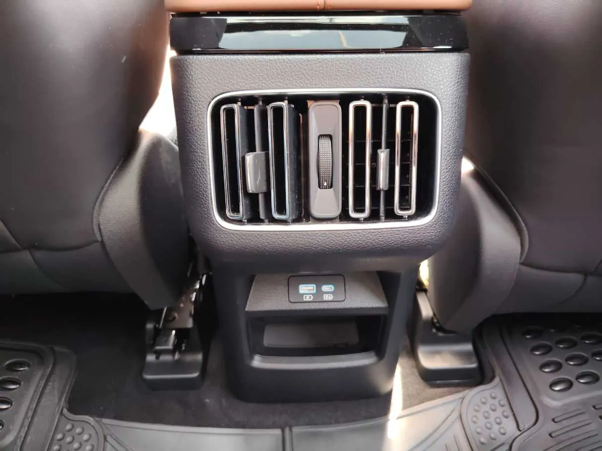 Car image 29