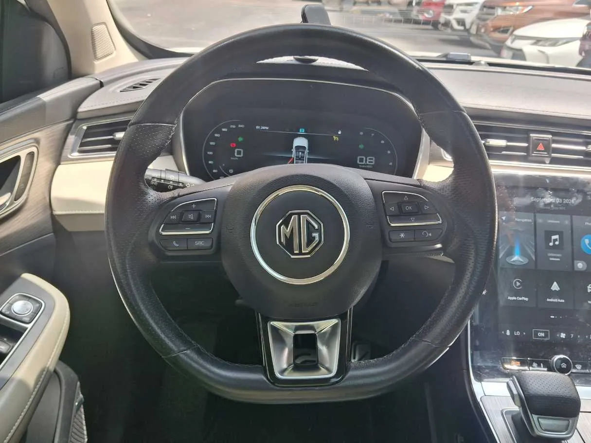 Car image 16