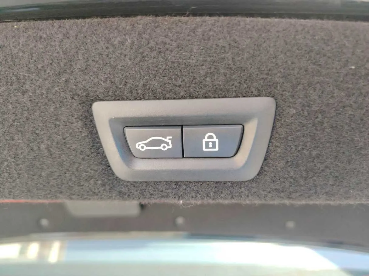 Car image 36