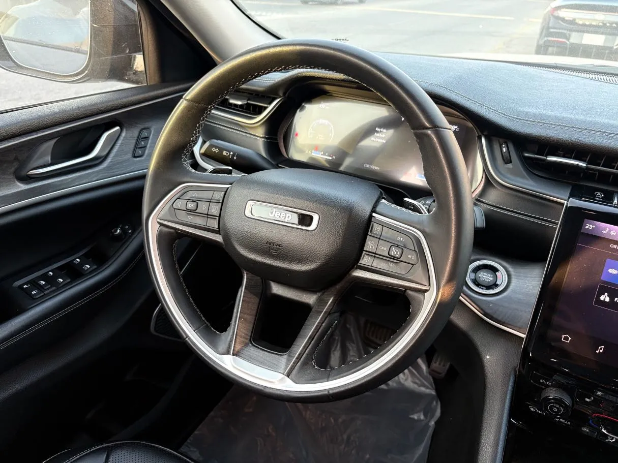Car image 28