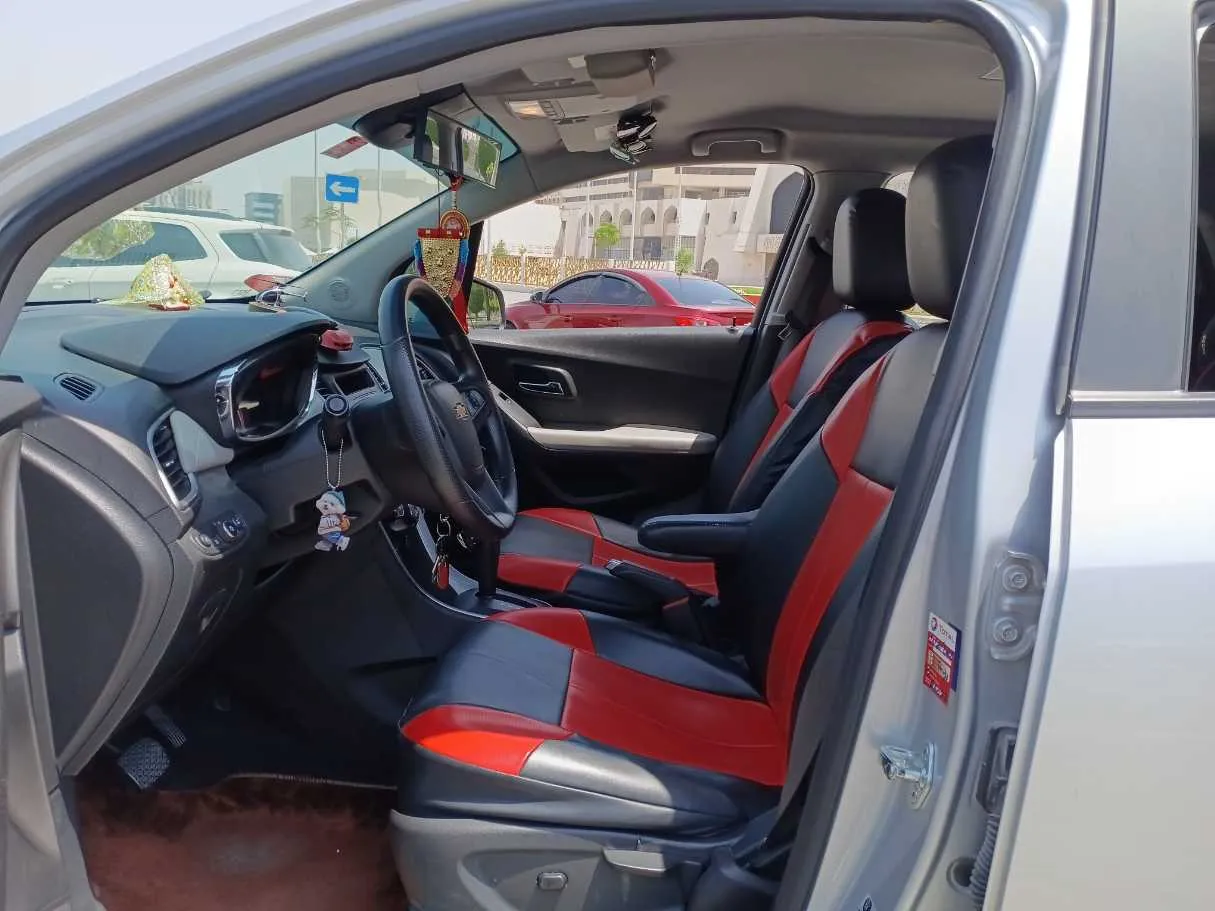 Car image 12