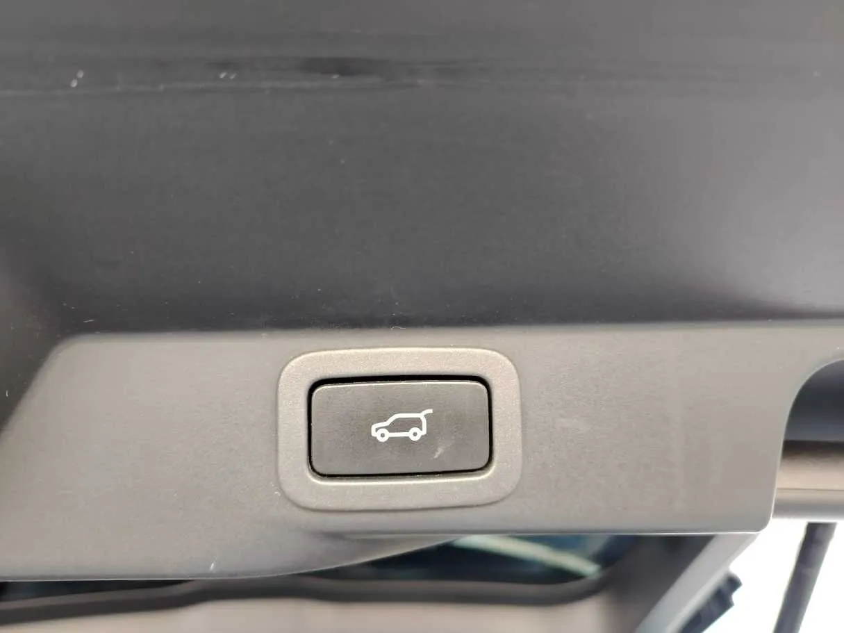 Car image 37