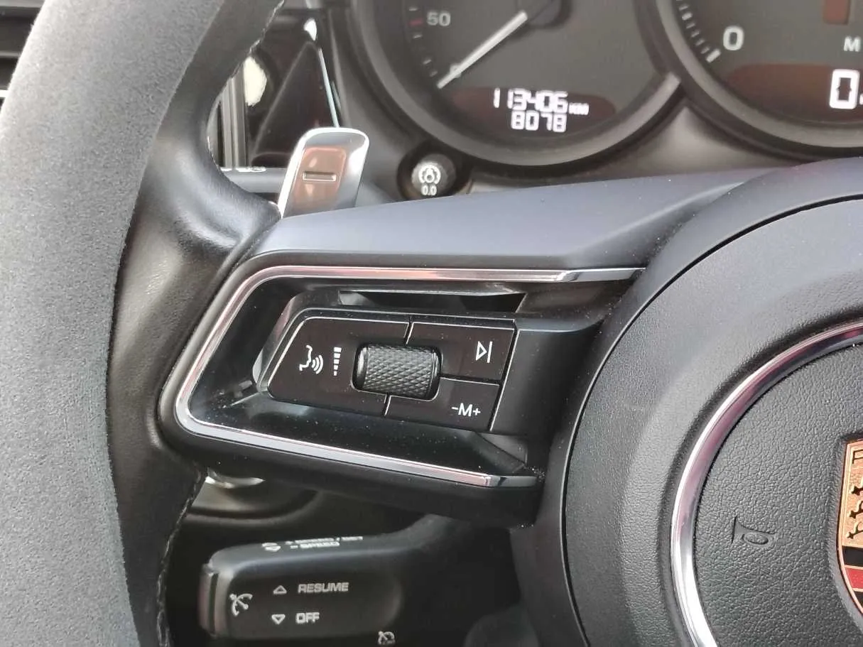 Car image 34