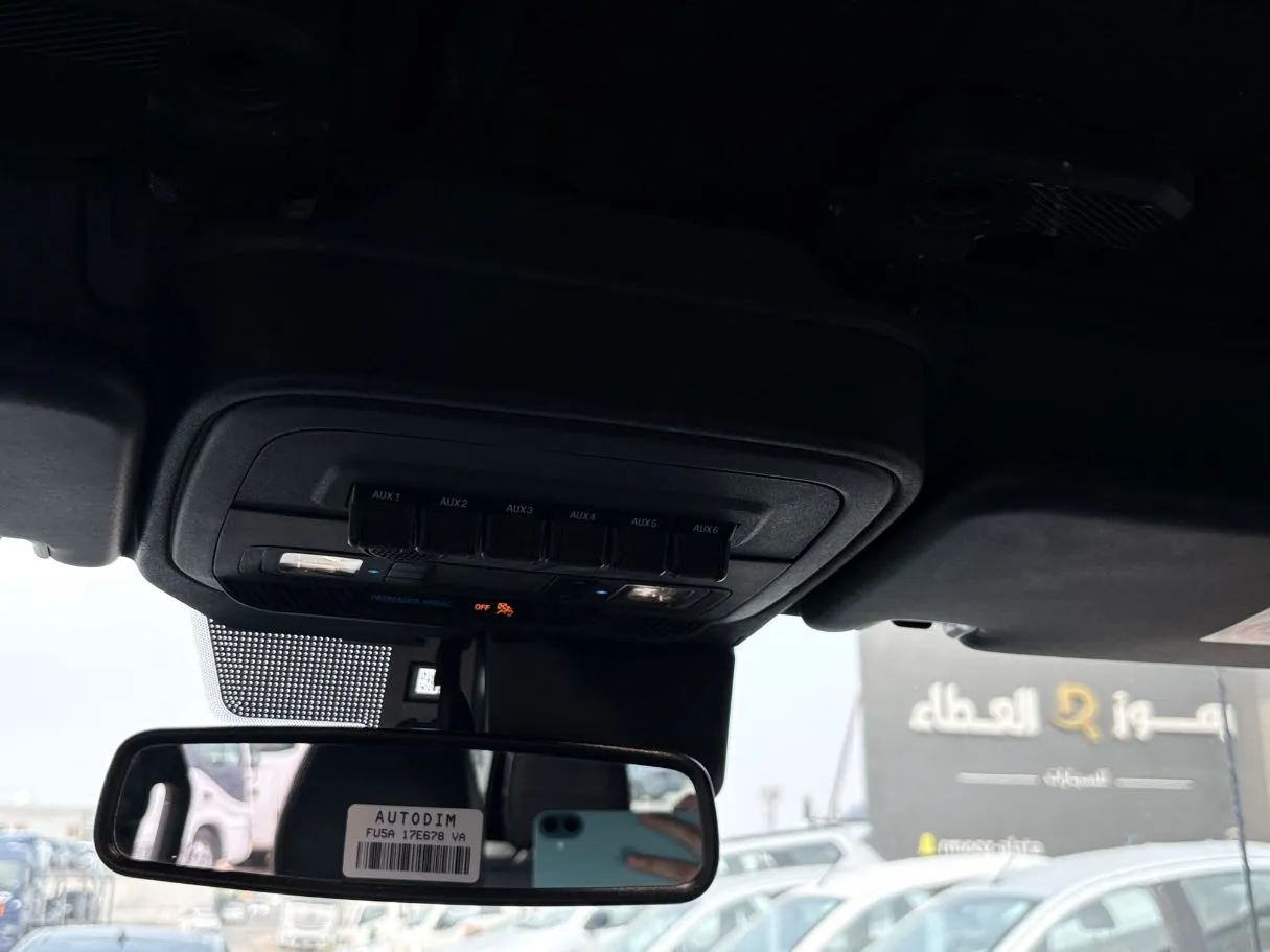Car image 25