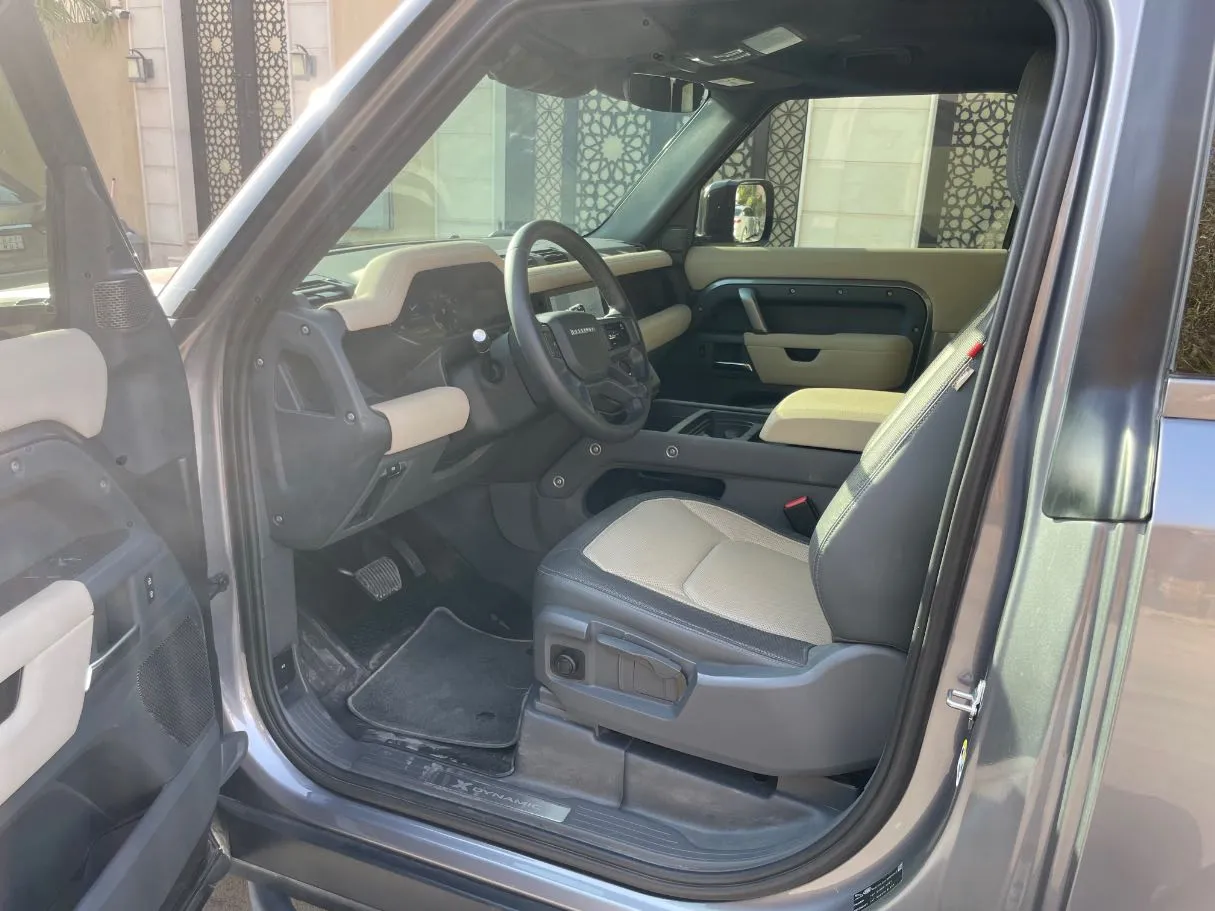 Car image 12