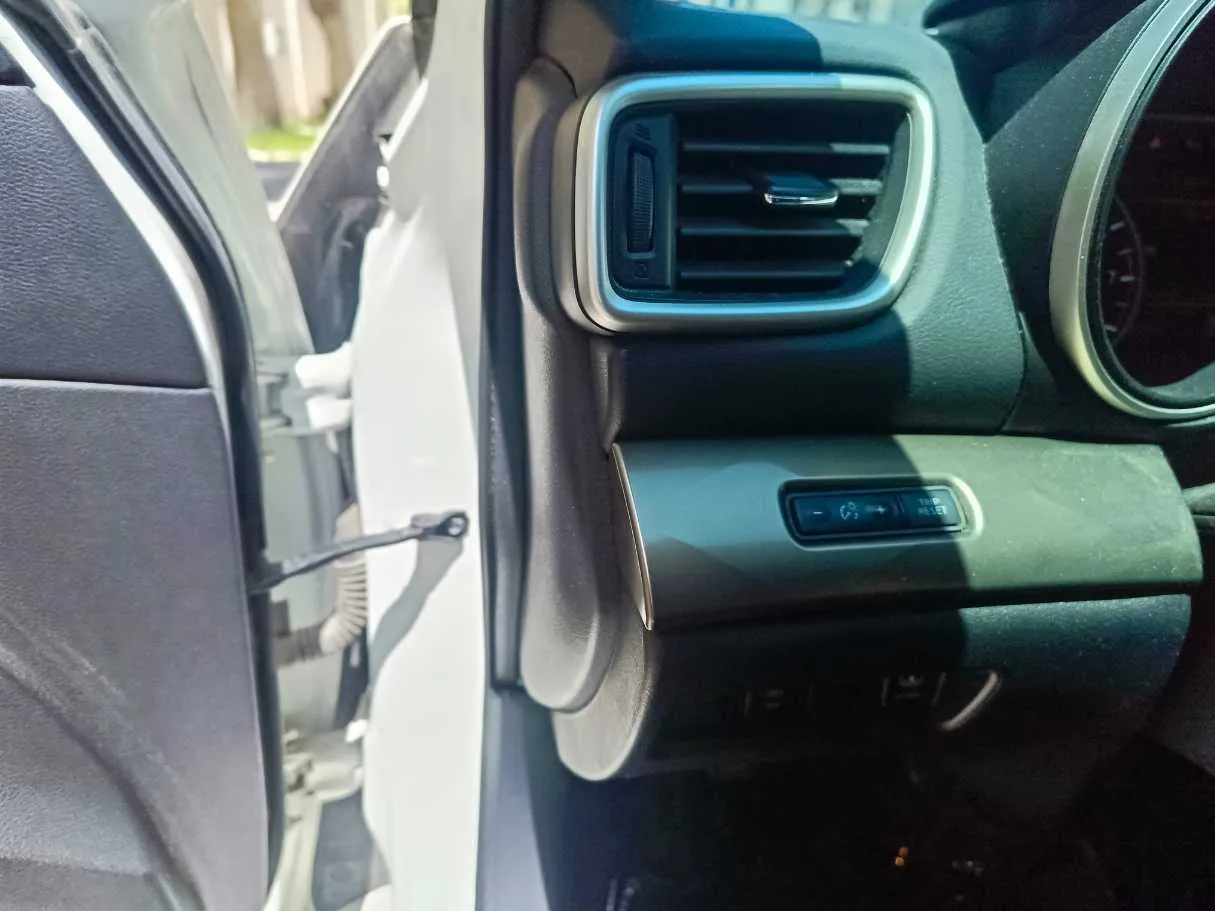 Car image 35
