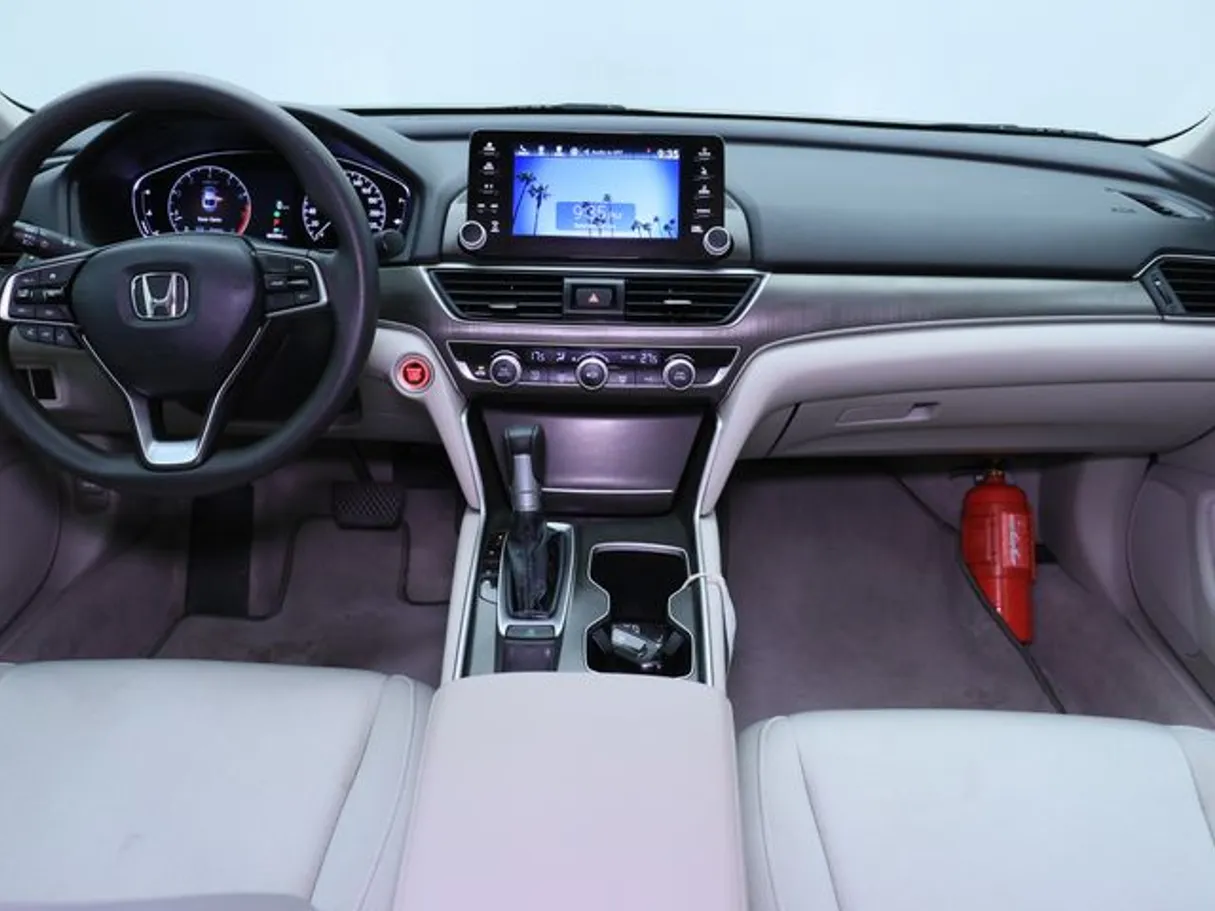 Car image 14
