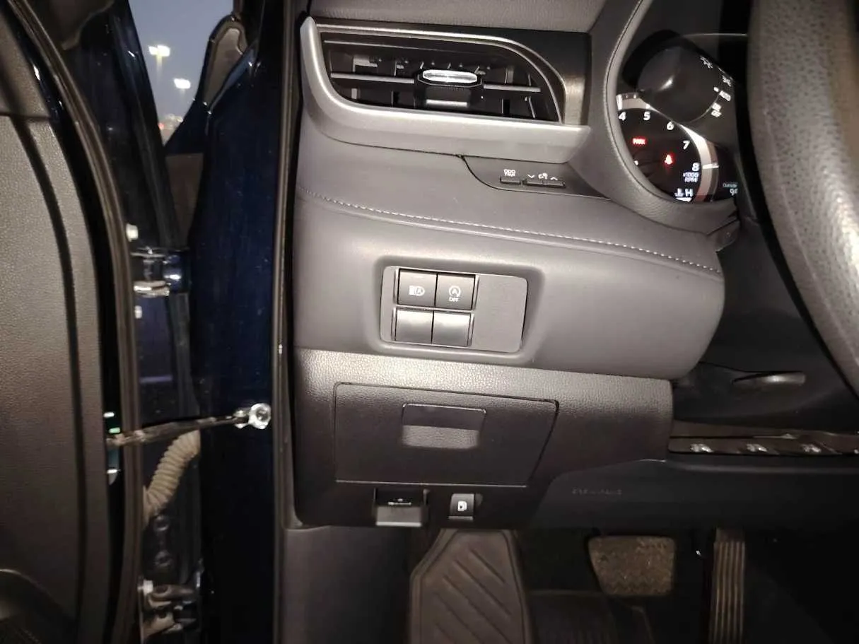 Car image 38