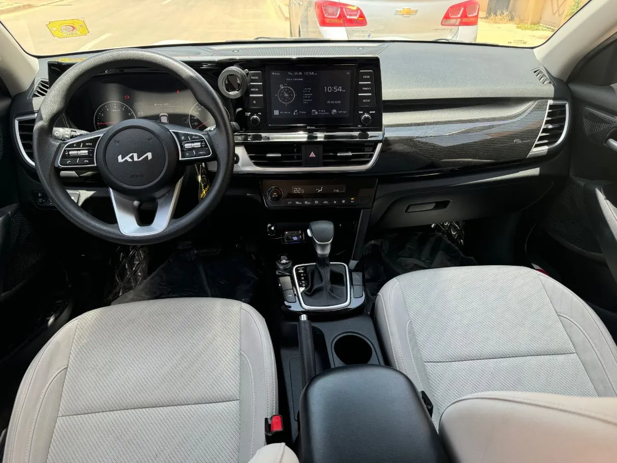 Car image 16