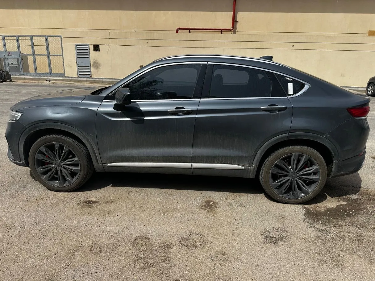 Car image 8