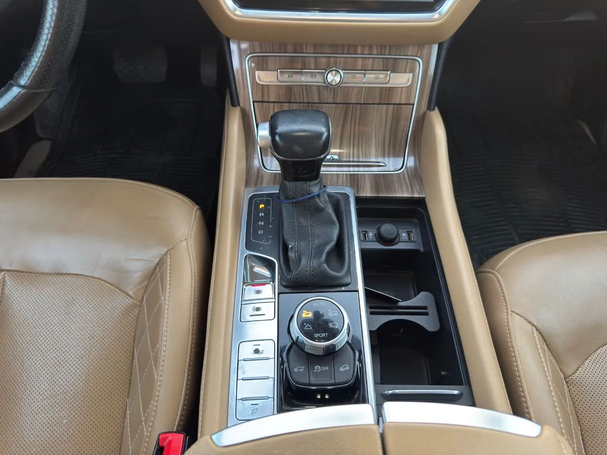 Car image 17