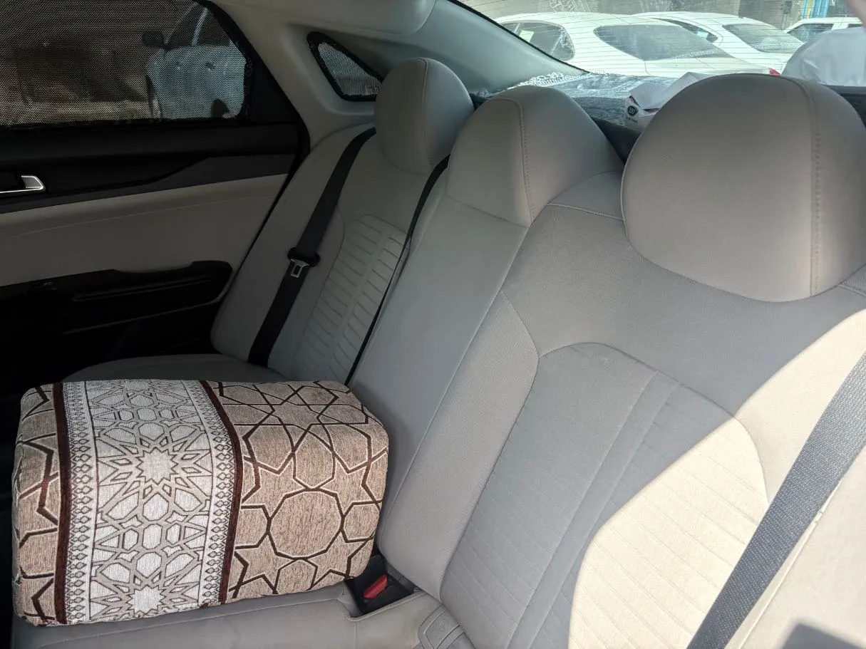 Car image 16
