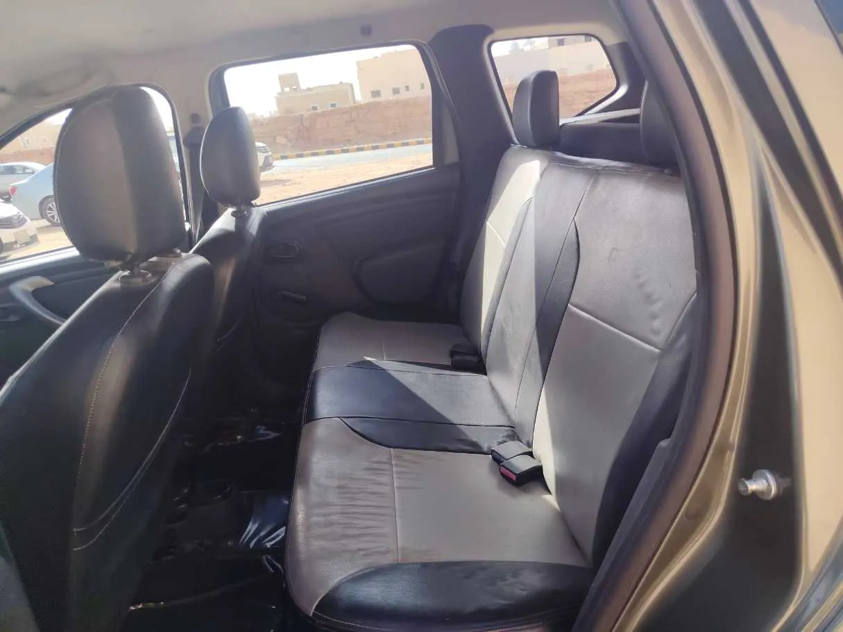 Car image 16