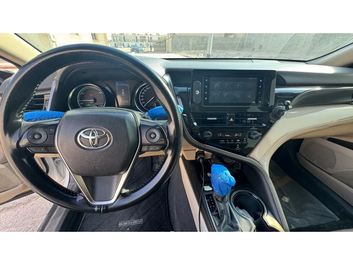 Car image 15