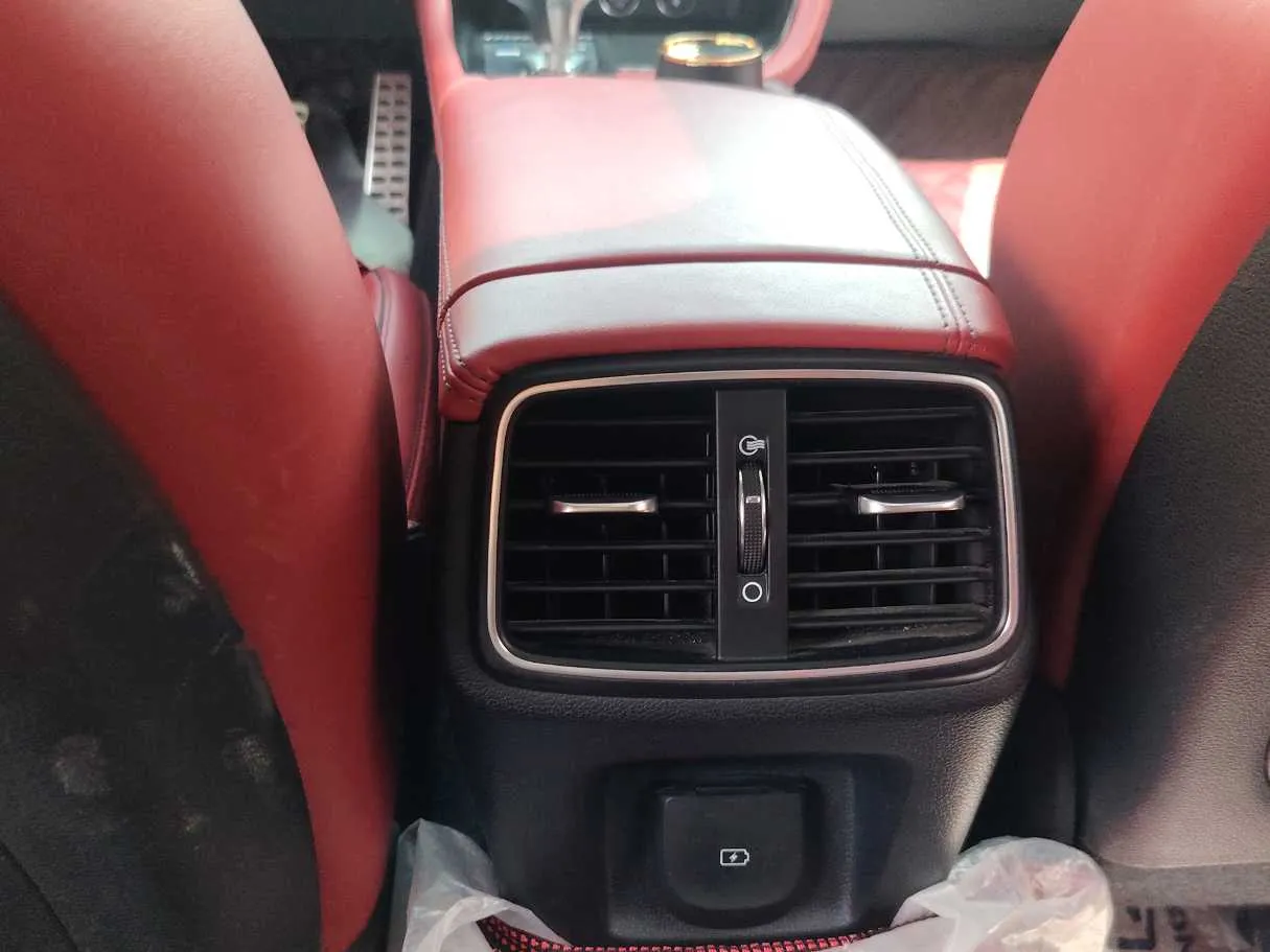 Car image 32