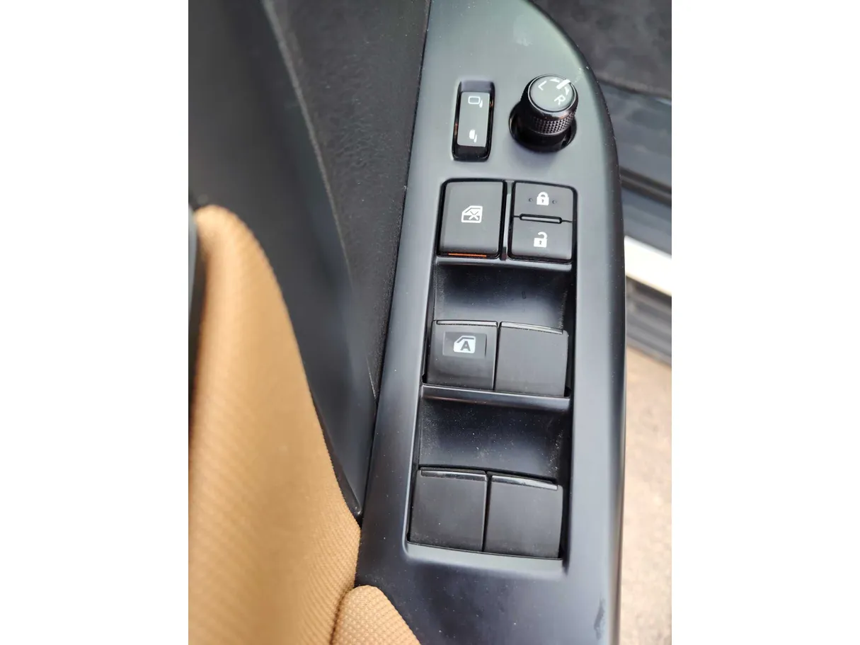 Car image 28