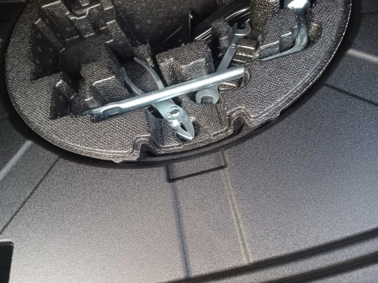 Car image 23