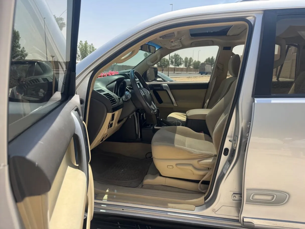 Car image 12