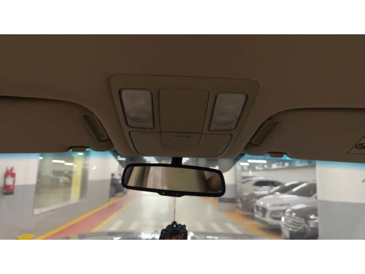 Car image 20