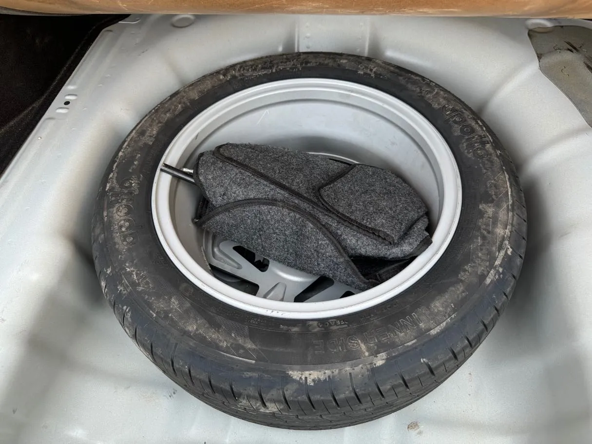 Car image 25