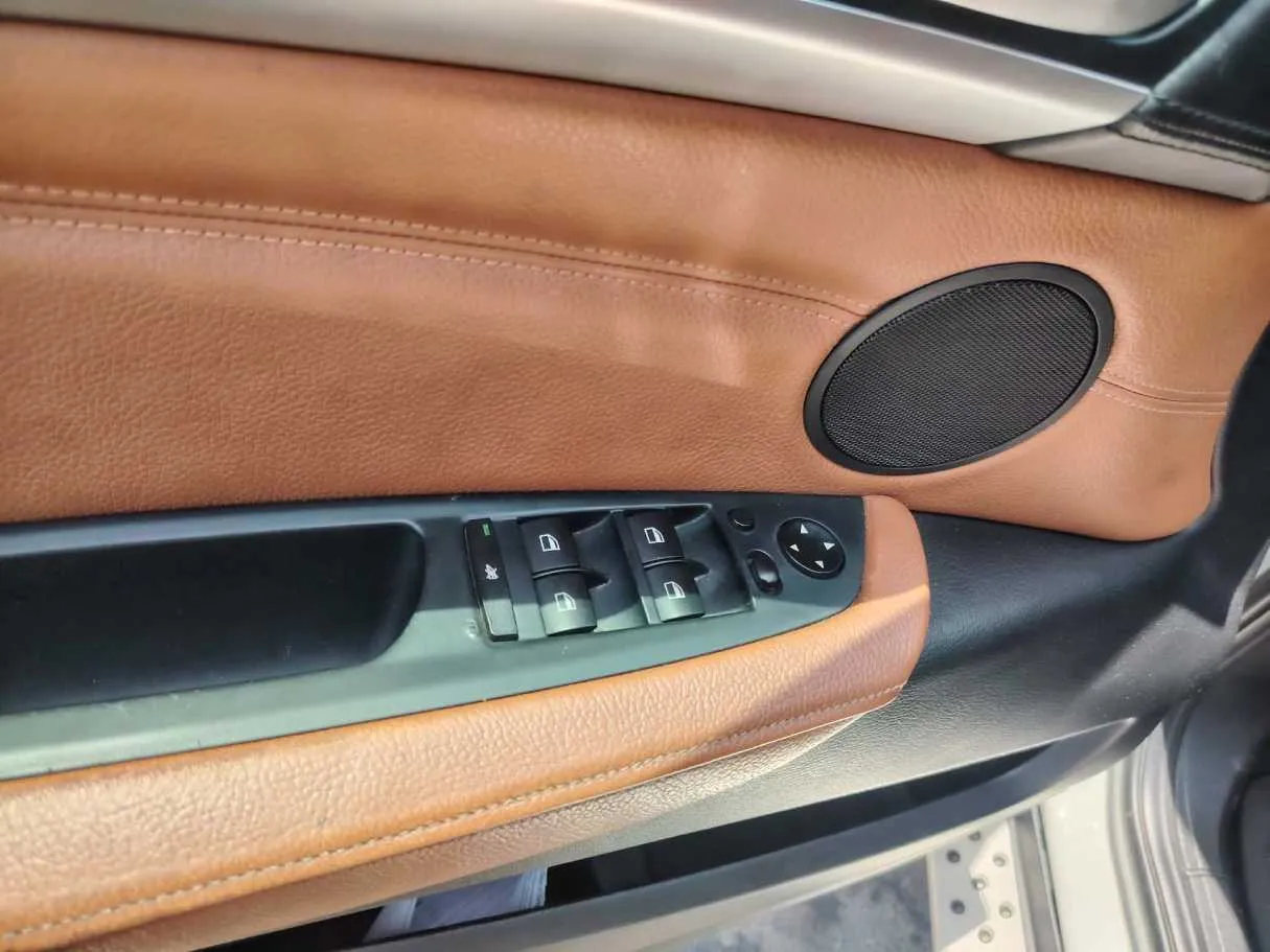 Car image 40