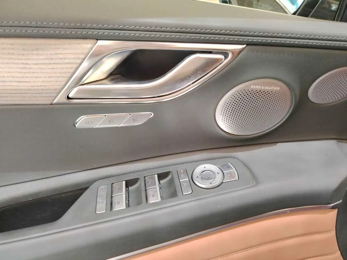 Car image 46