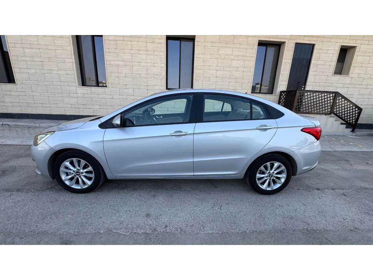 Car image 8