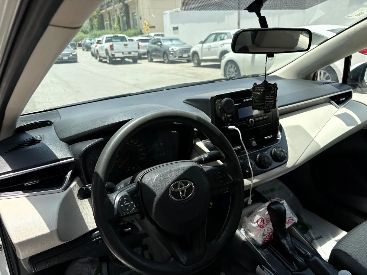 Car image 11