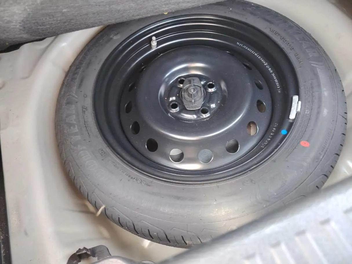 Car image 40