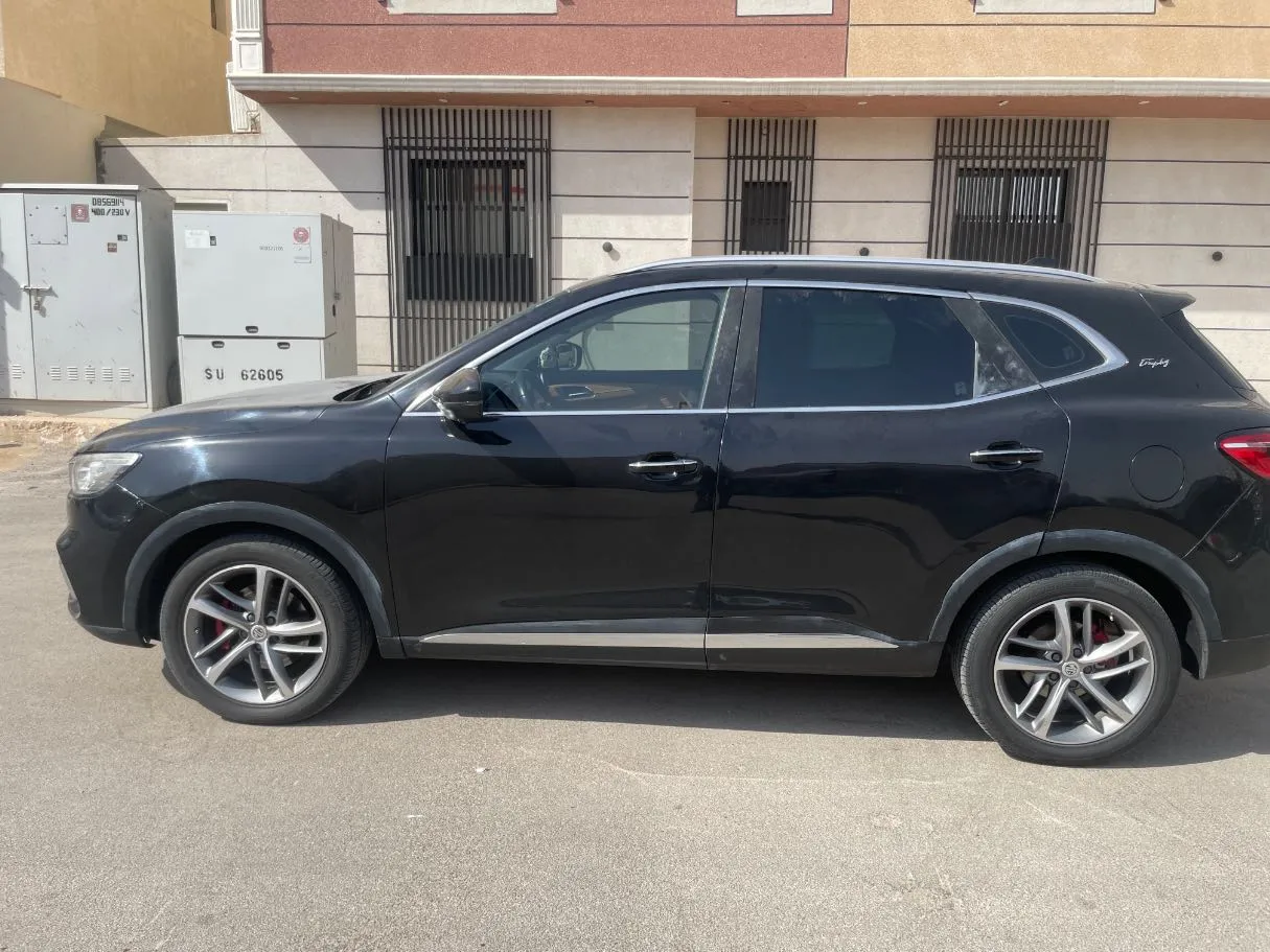 Car image 8