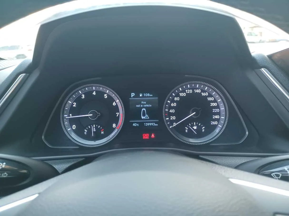 Car image 17