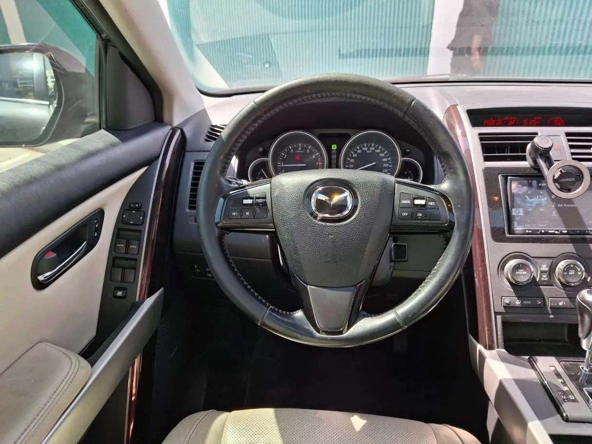 Car image 14