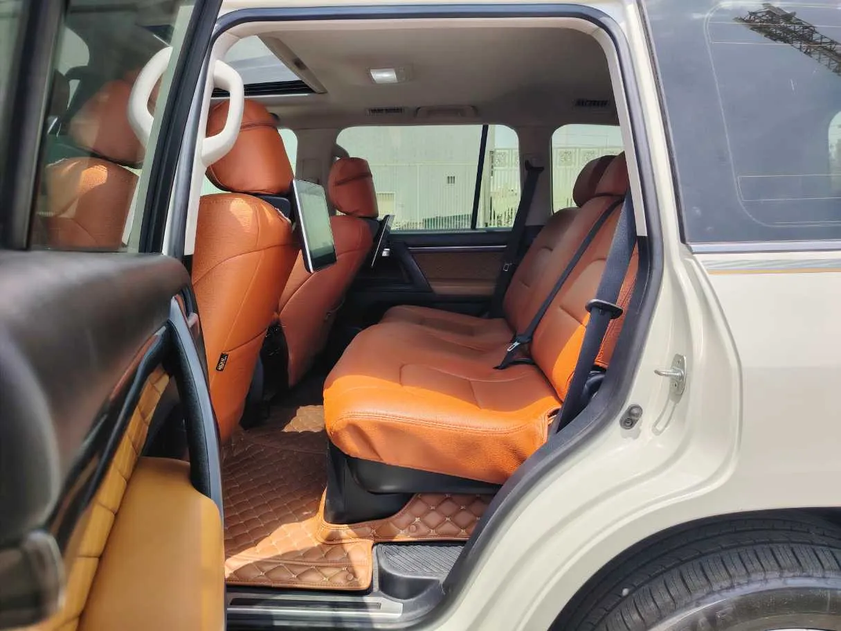 Car image 16
