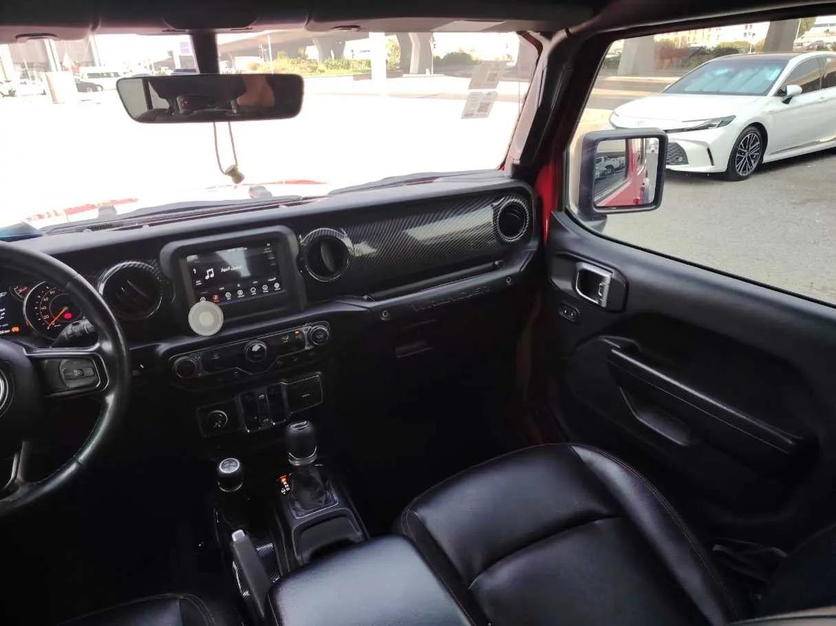 Car image 18