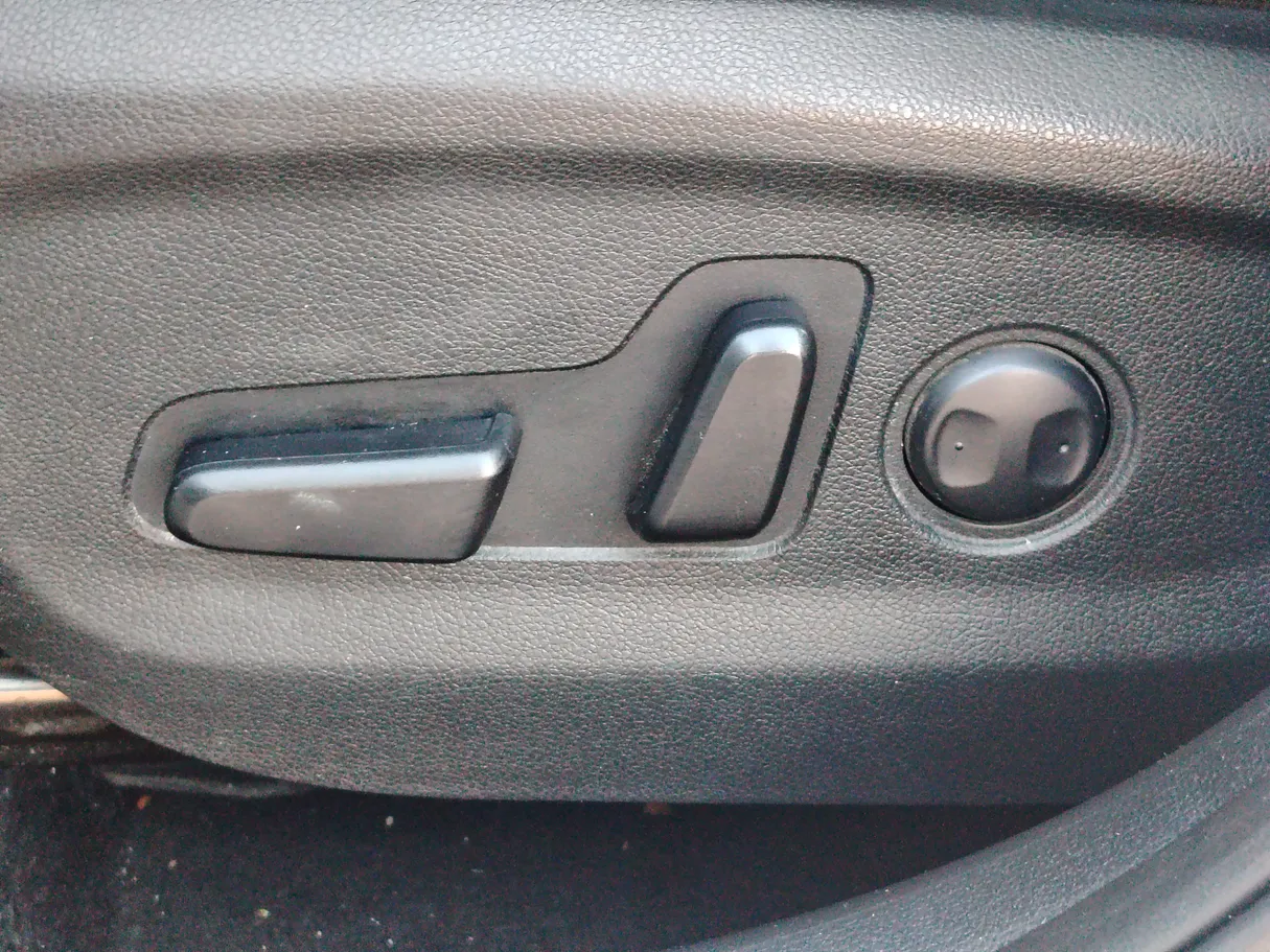 Car image 29