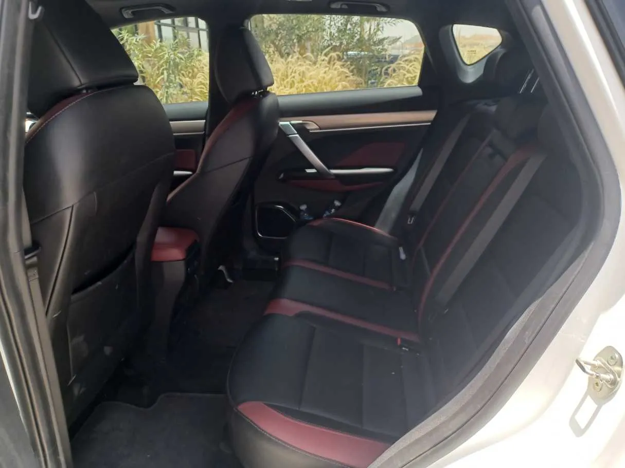 Car image 15