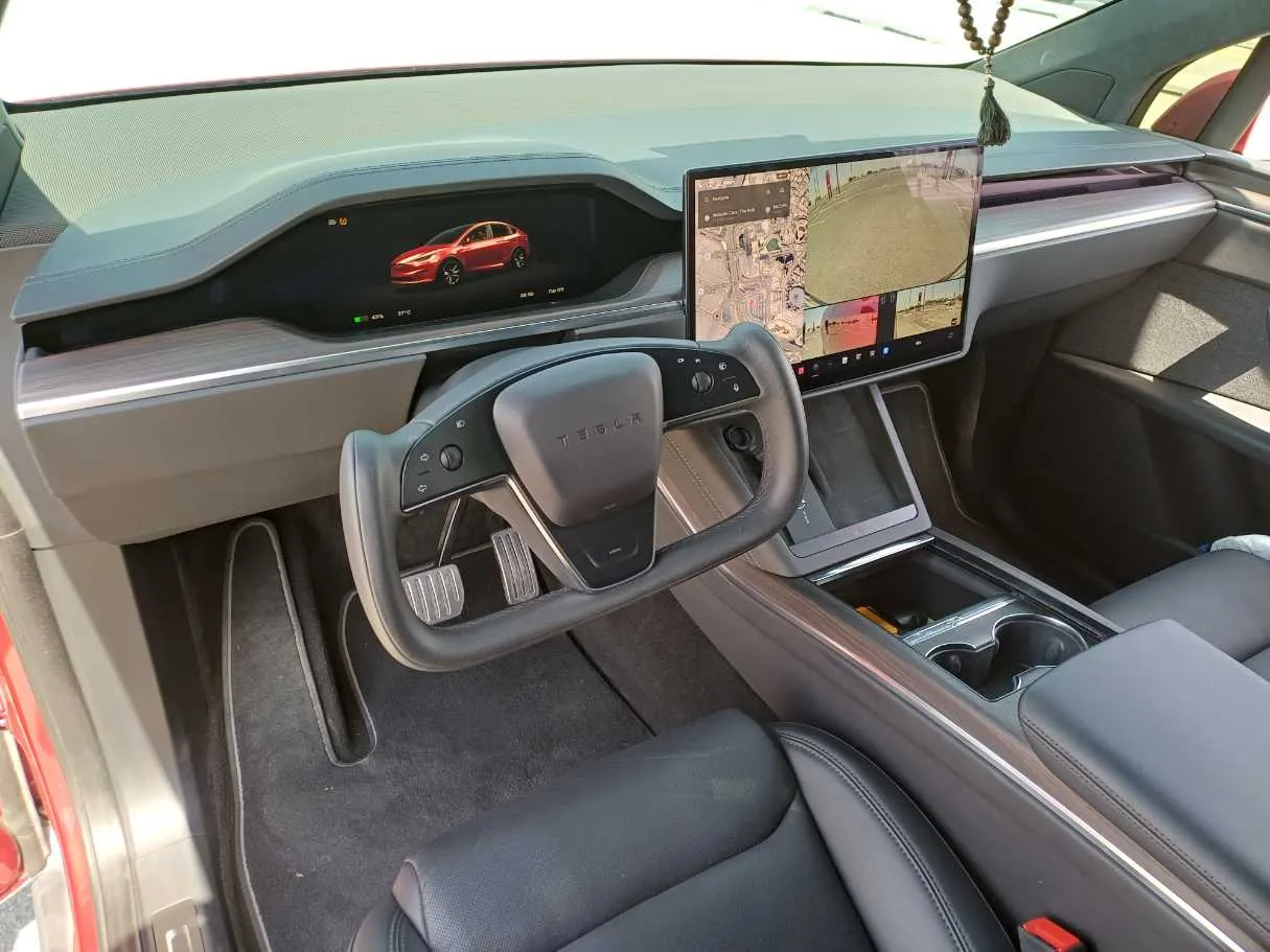 Car image 12