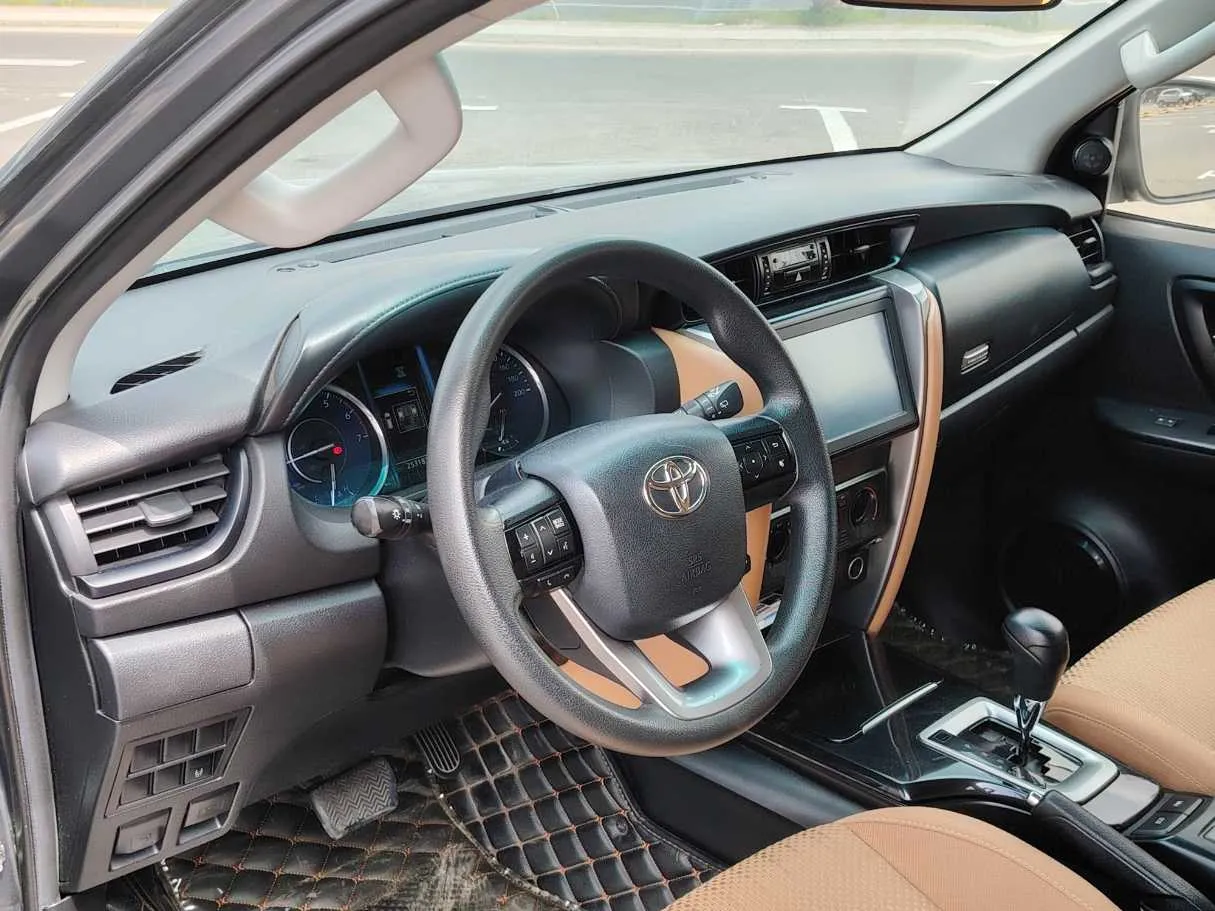 Car image 13