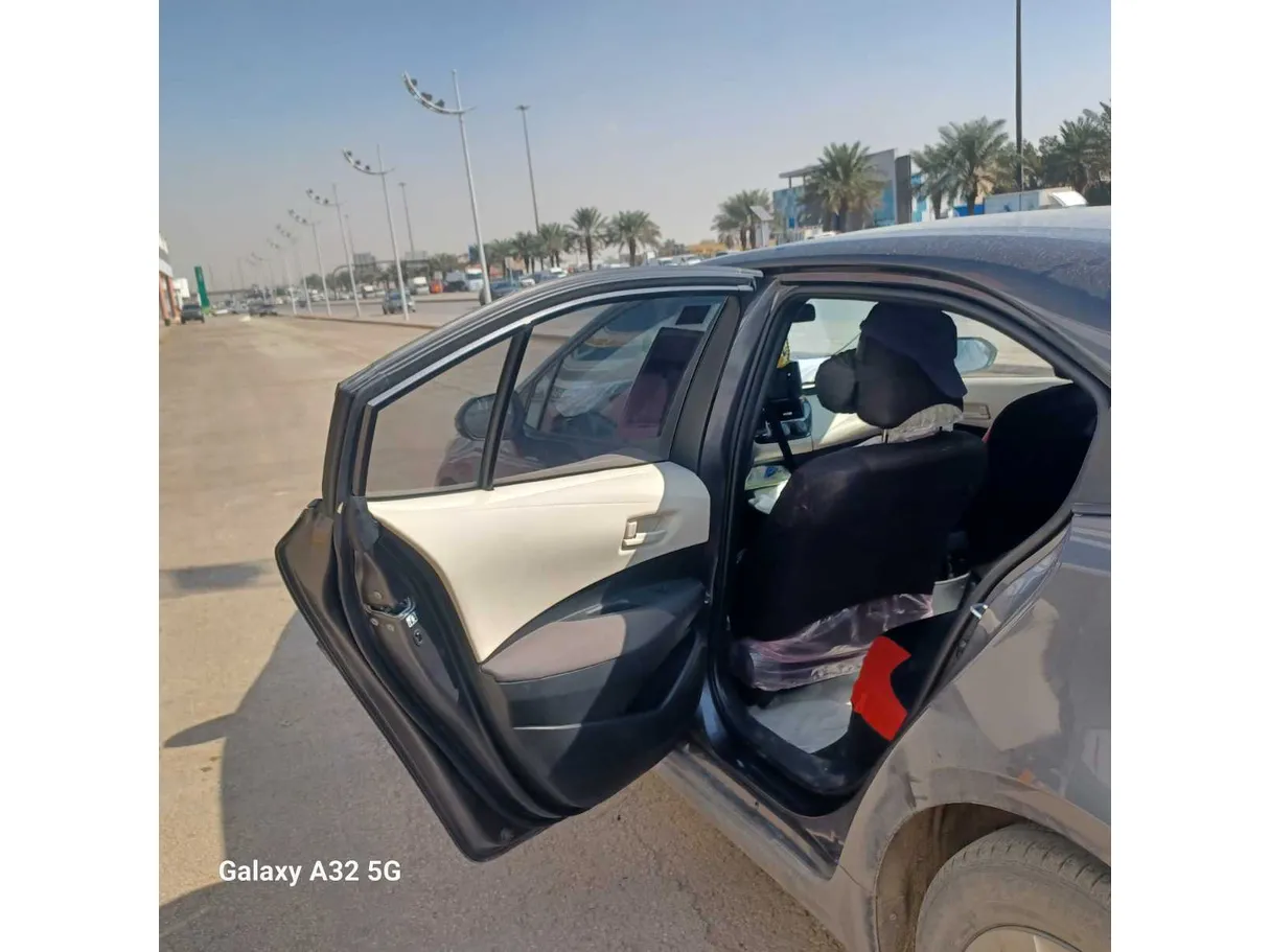 Car image 13