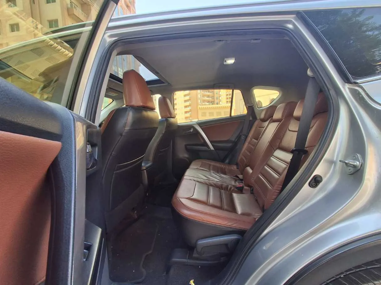 Car image 13