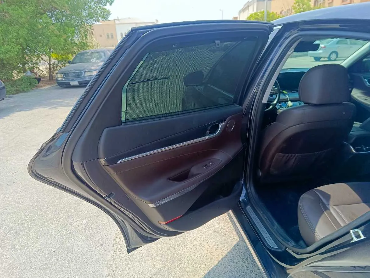 Car image 15