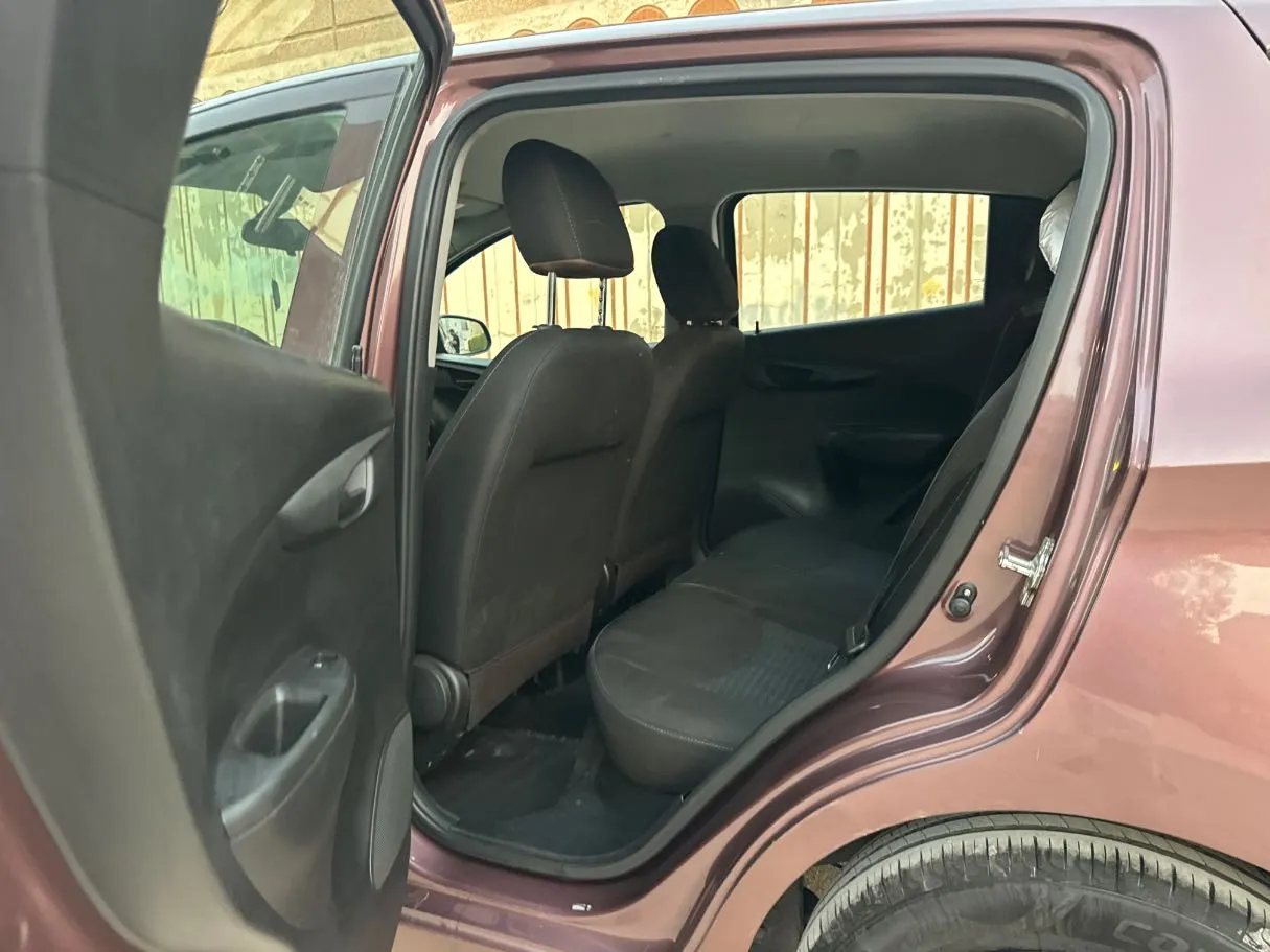 Car image 13