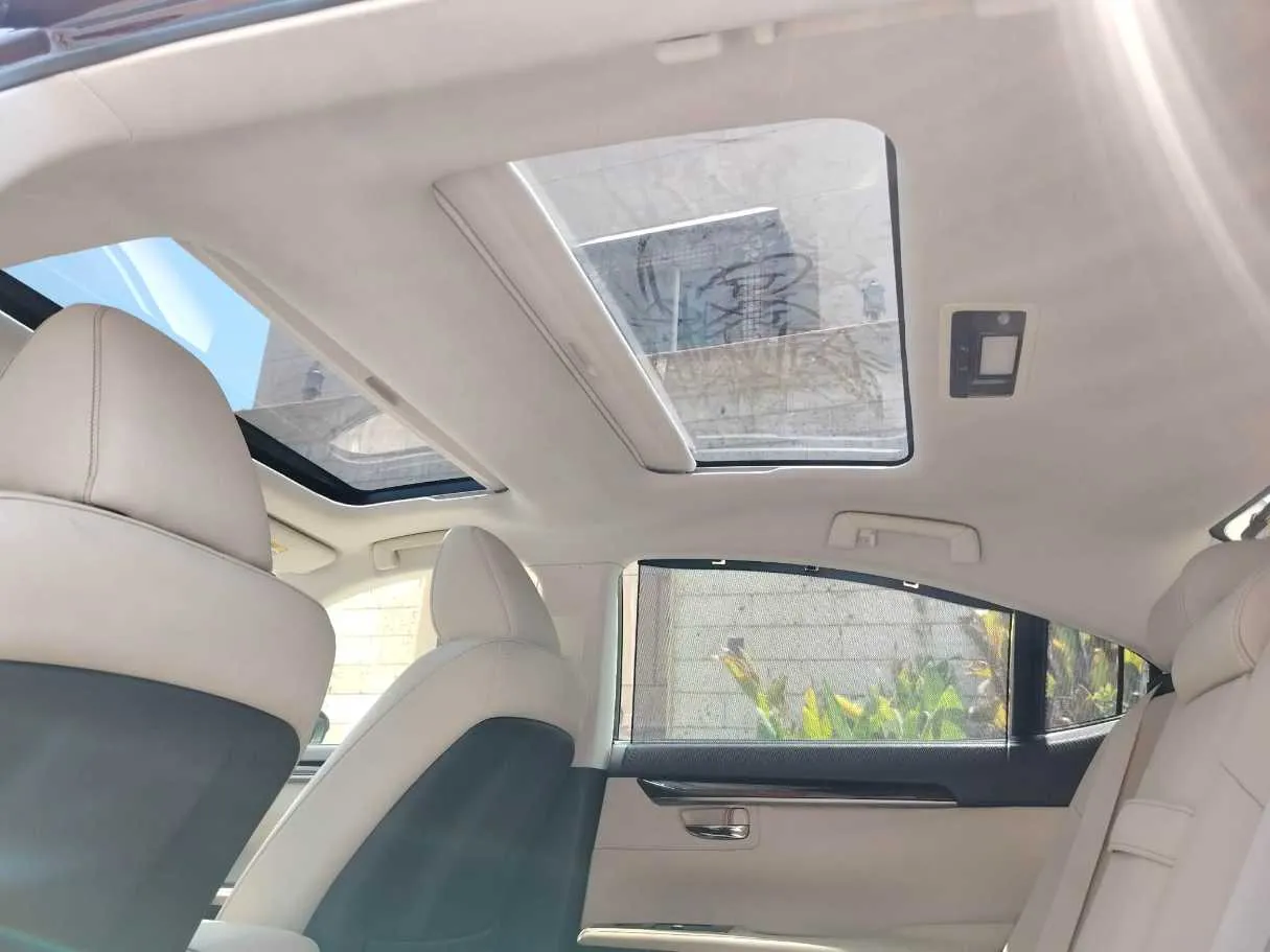Car image 36
