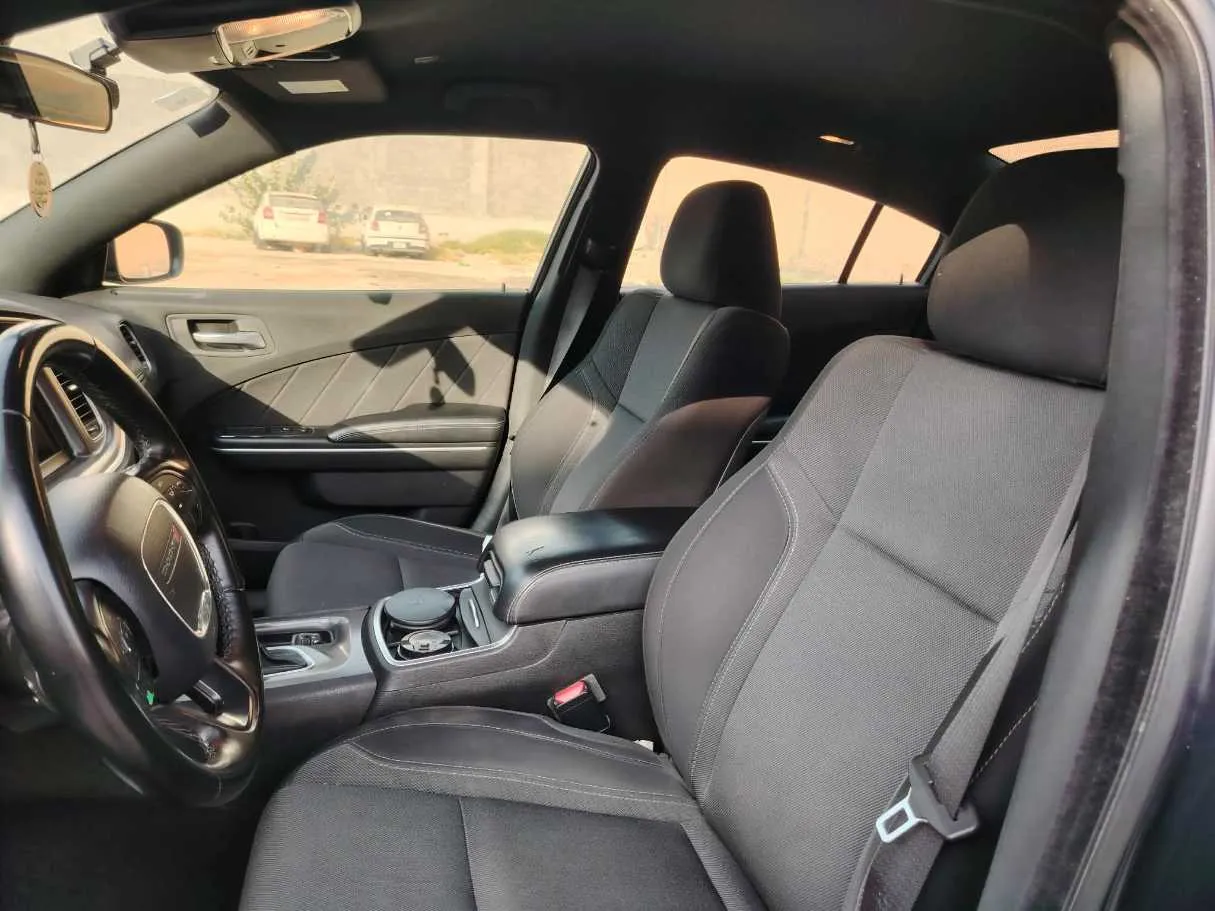Car image 14