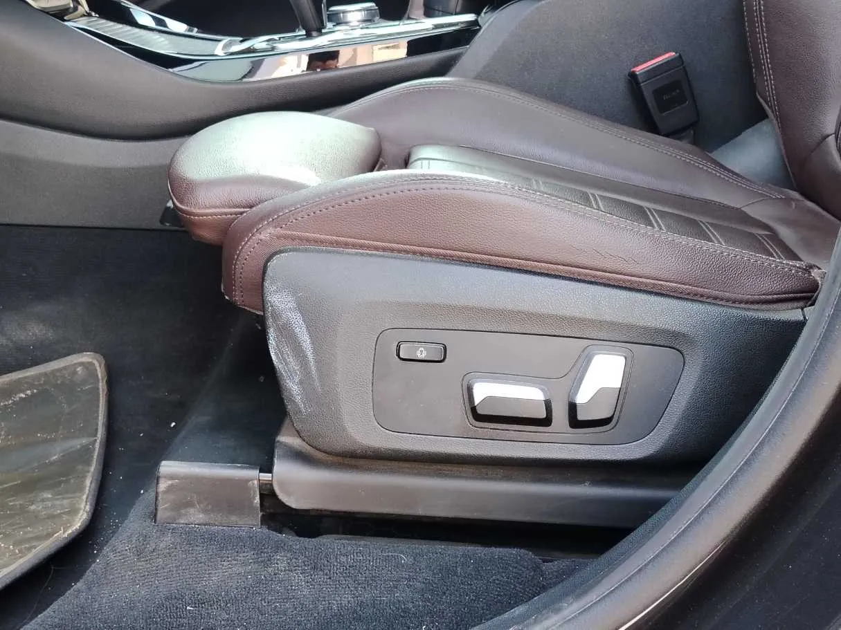 Car image 31