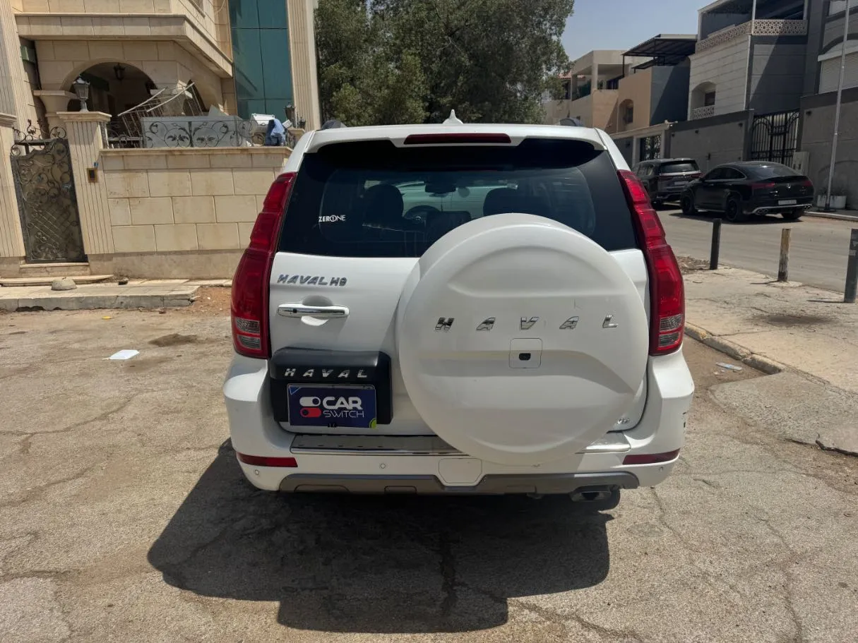 Car image 6